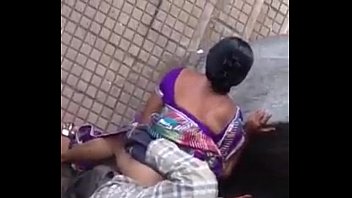 Юноша трахает темноволосую девочку в широкое анально-вагинальное отверстие